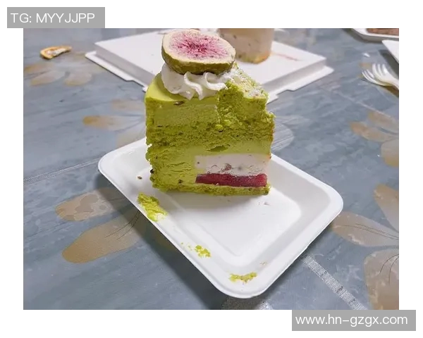 蛋糕的甜蜜世界：探秘各式蛋糕的制作技巧与创意装饰艺术